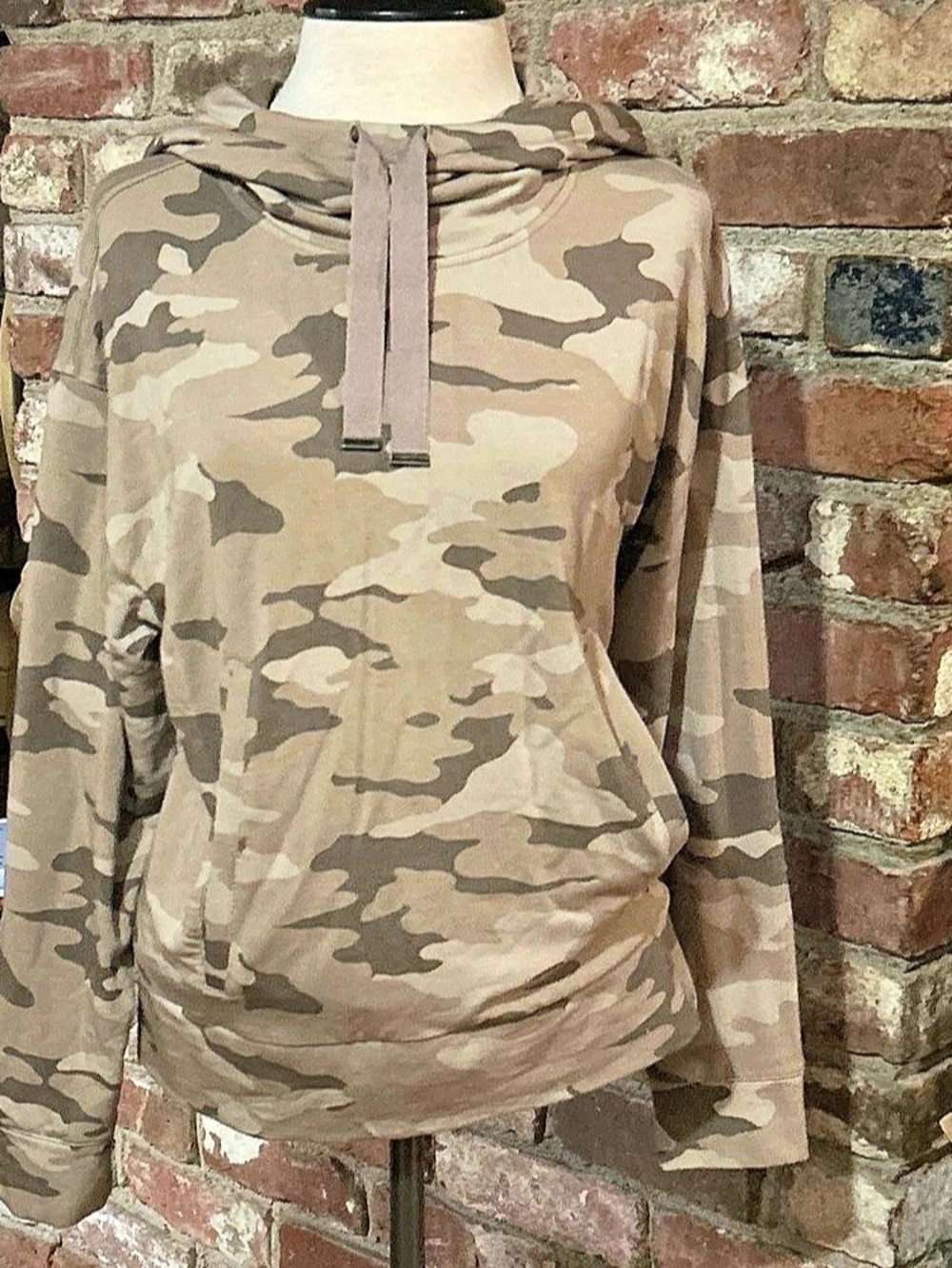 Banana Republic Camo Hooded Top in Brown Size Small Like New